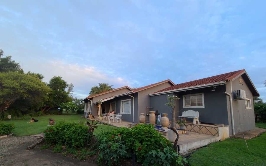 5 Bedroom Property for Sale in Mooinooi North West